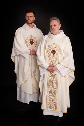 Ecru liturgical chasuble with embroidery of the Sacred Heart of Jesus and PAX