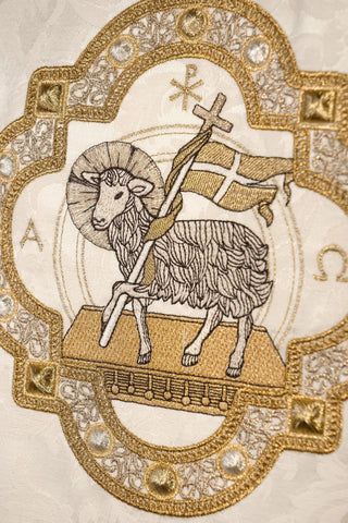 Easter Chasuble with Embroidery of the Lamb of God in Ecru Color